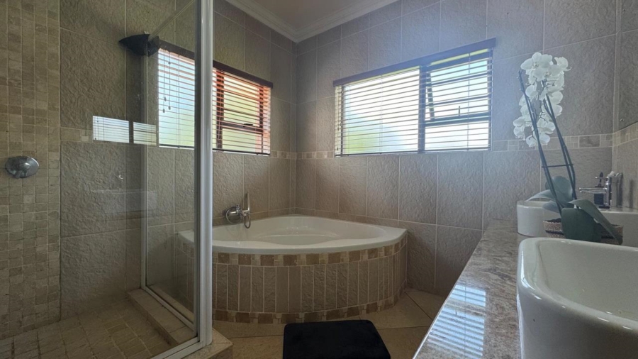 4 Bedroom Property for Sale in Roylglen Gardens Northern Cape